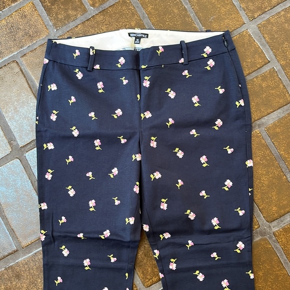 NWT J. Crew Mercantile Navy & Pink Floral Print Cropped Pant - Picture 4 of 13
